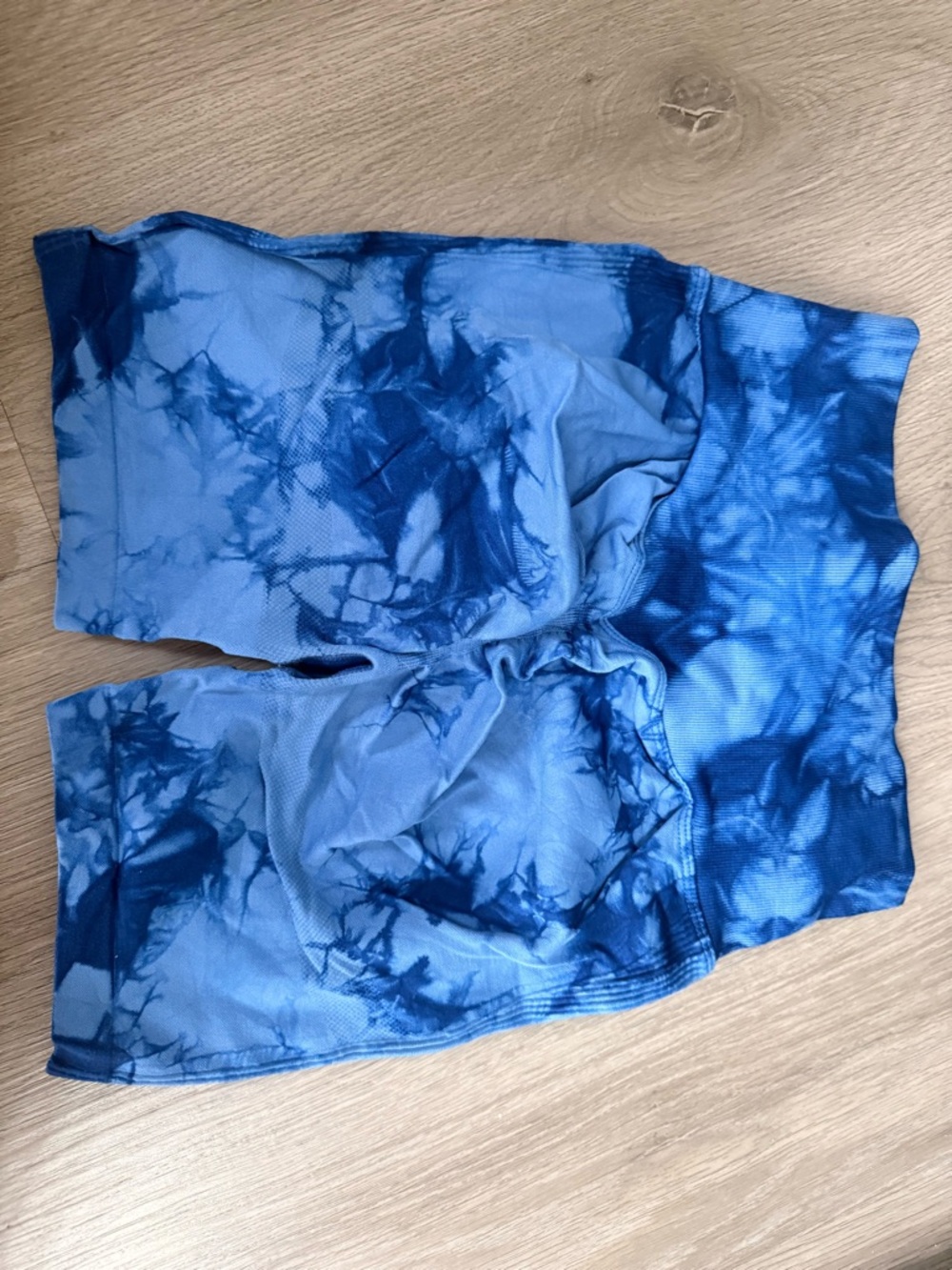 Blue Tie-Dye scrunch butt lifting shorts size small